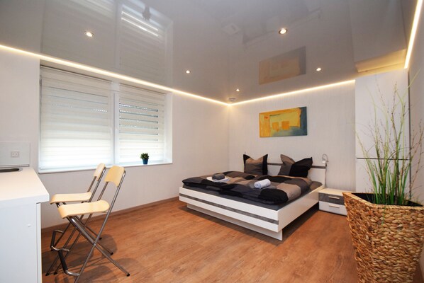 ห้องอีโคโนมีดับเบิล | ผ้าม่านกันแสง, Wi-Fi ฟรี, ผ้าปูที่นอน