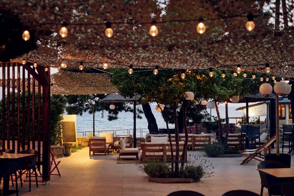 Breakfast and dinner served, pool views 