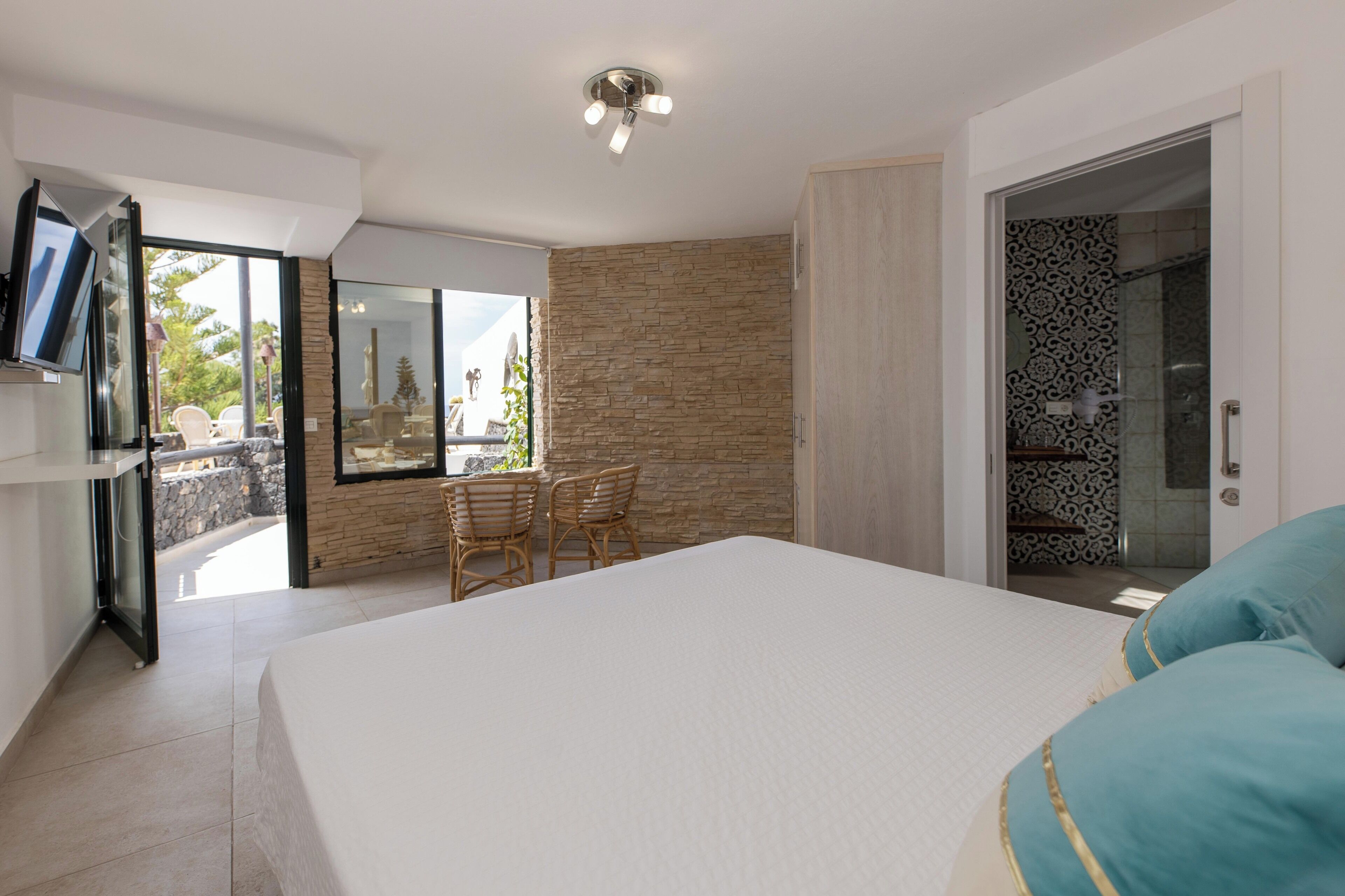 double room, terrace | desk, bed sheets