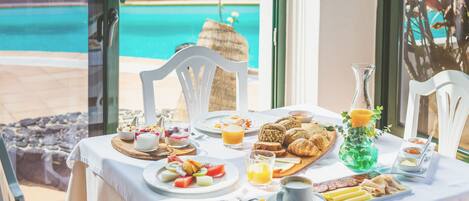 Daily continental breakfast (EUR 12 per person)