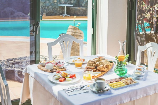 Sarapan Eropah setiap hari (EUR 12 seorang)