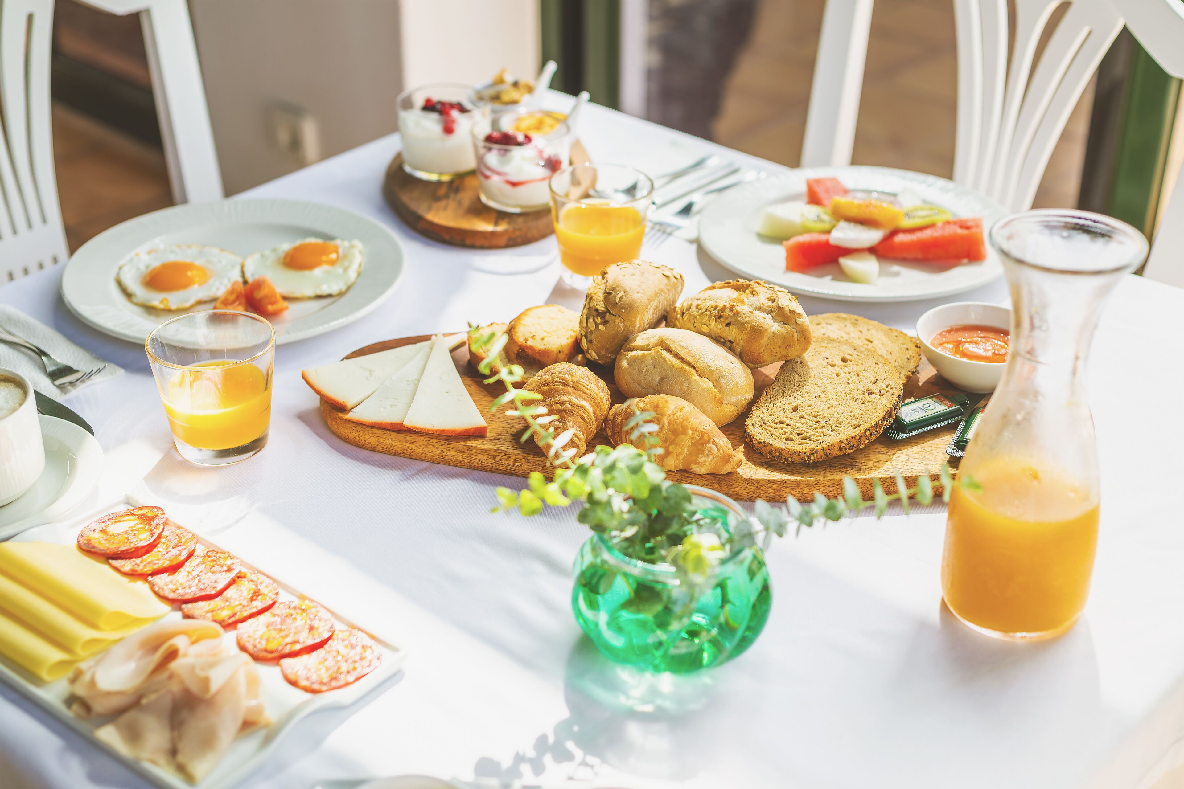 daily continental breakfast (eur 12 per person)
