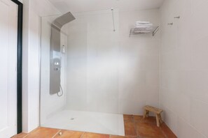 高級雙人房, 海景 | 浴室 | 免費盥洗用品、吹風機、毛巾
