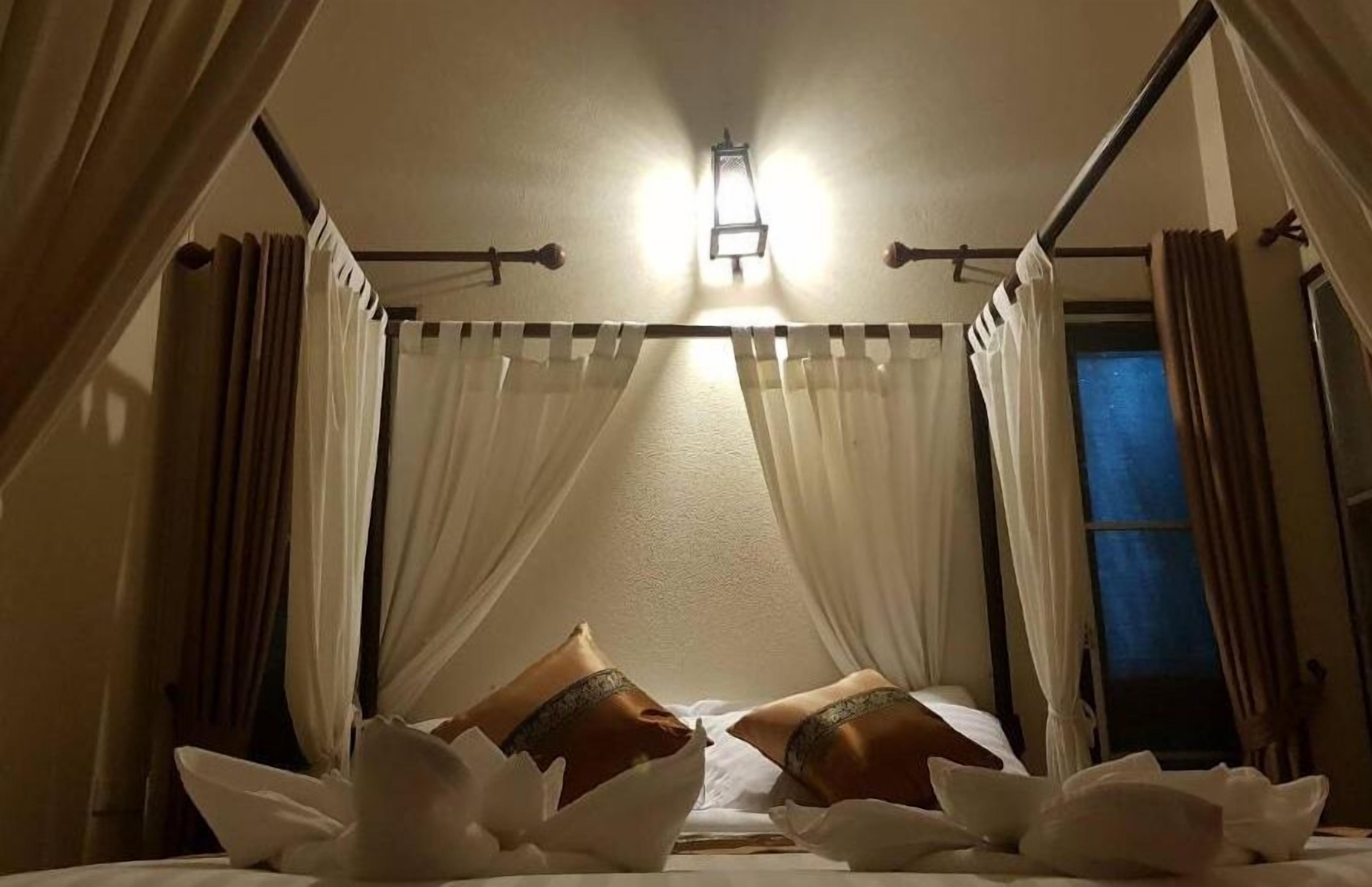 Soundproofing, free WiFi