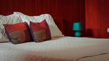 Chambre Triple, salle de bains commune | Wi-Fi gratuit, décoration personnalisée, ameublement personnalisé