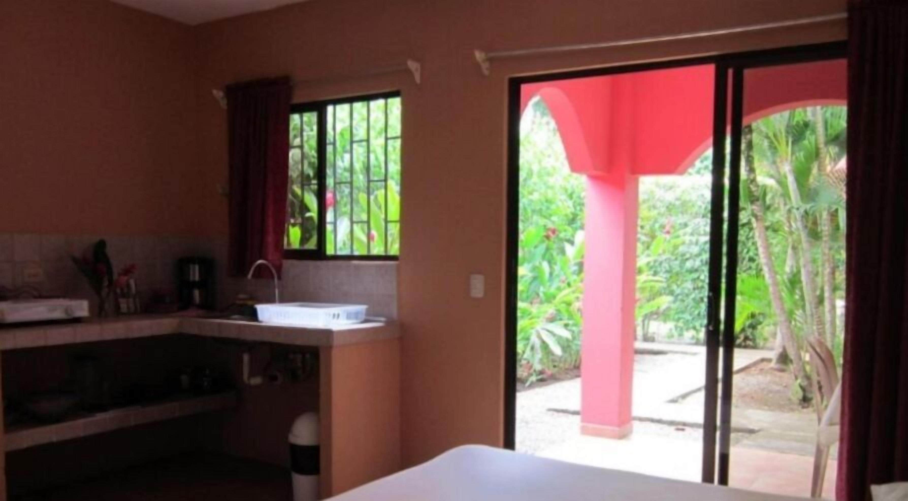 studio, kitchenette | private kitchen | fridge