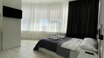Premium bedding, in-room safe, desk, blackout curtains