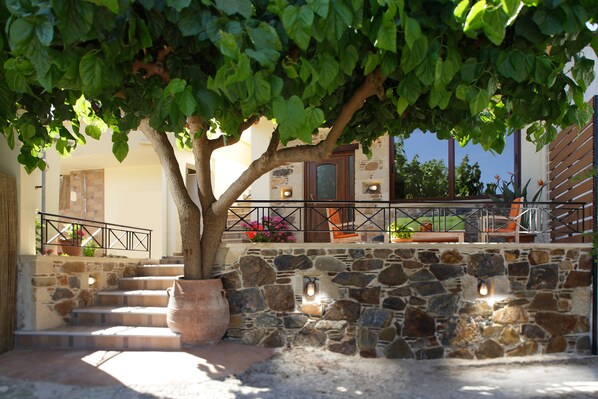 Property entrance - Valena Stylish Home -15 min to Elafonisi (Kissamos)