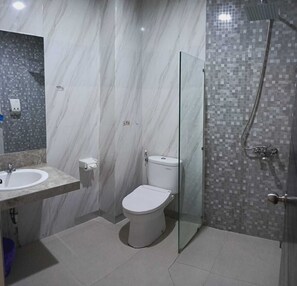 샤워 시설, 무료 세면용품, 타월, 비누