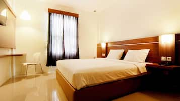 Habitación doble Deluxe, 1 cama King size, para no fumadores | Escritorio, espacio para trabajar con laptop y wifi gratis