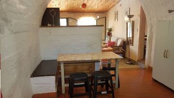 Cottage Familial, 3 chambres, accès piscine, vue montagne (Casa TANJARINA) | Coin cuisine privé | Réfrigérateur, four, plaque de cuisson, cafetière/bouilloire