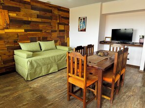 Family Cabin, 2 Bedrooms, Accessible, Non Smoking | Living area