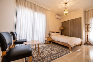 Businesskattohuoneisto, 2 makuuhuonetta, tupakointi sallittu, rantanäköala | 1 makuuhuone, italialaiset Frette-lakanat, ylelliset vuodevaatteet