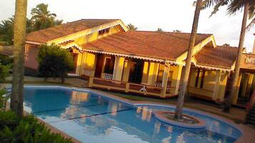 4-Bedroom Villa | Kolam renang pribadi