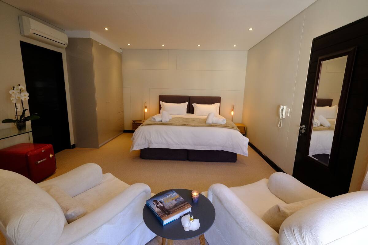 Premium bedding, Select Comfort beds, free minibar items, in-room safe