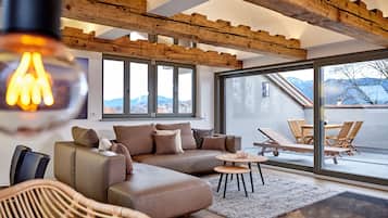 Suite Exclusive, 1 chambre, terrasse, vue montagne (10) | Coin séjour | Télévision à écran plat, chauffage par le sol