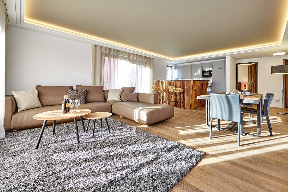 Suite Confort, 2 habitaciones, vistas a la montaña (4) | Zona de estar | Una televisión de pantalla plana, suelo radiante