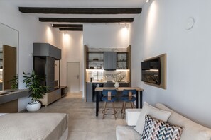 Junior Suite | ตู้นิรภัยในห้องพัก, ห้องเก็บเสียง, เตารีด/โต๊ะรีดผ้า, Wi-Fi ฟรี