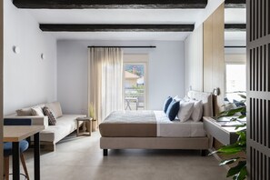 Junior Suite | In-room safe, soundproofing, iron/ironing board, free WiFi