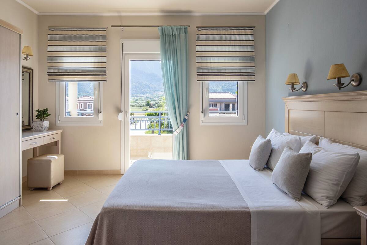 In-room safe, soundproofing, iron/ironing board, WiFi (free)