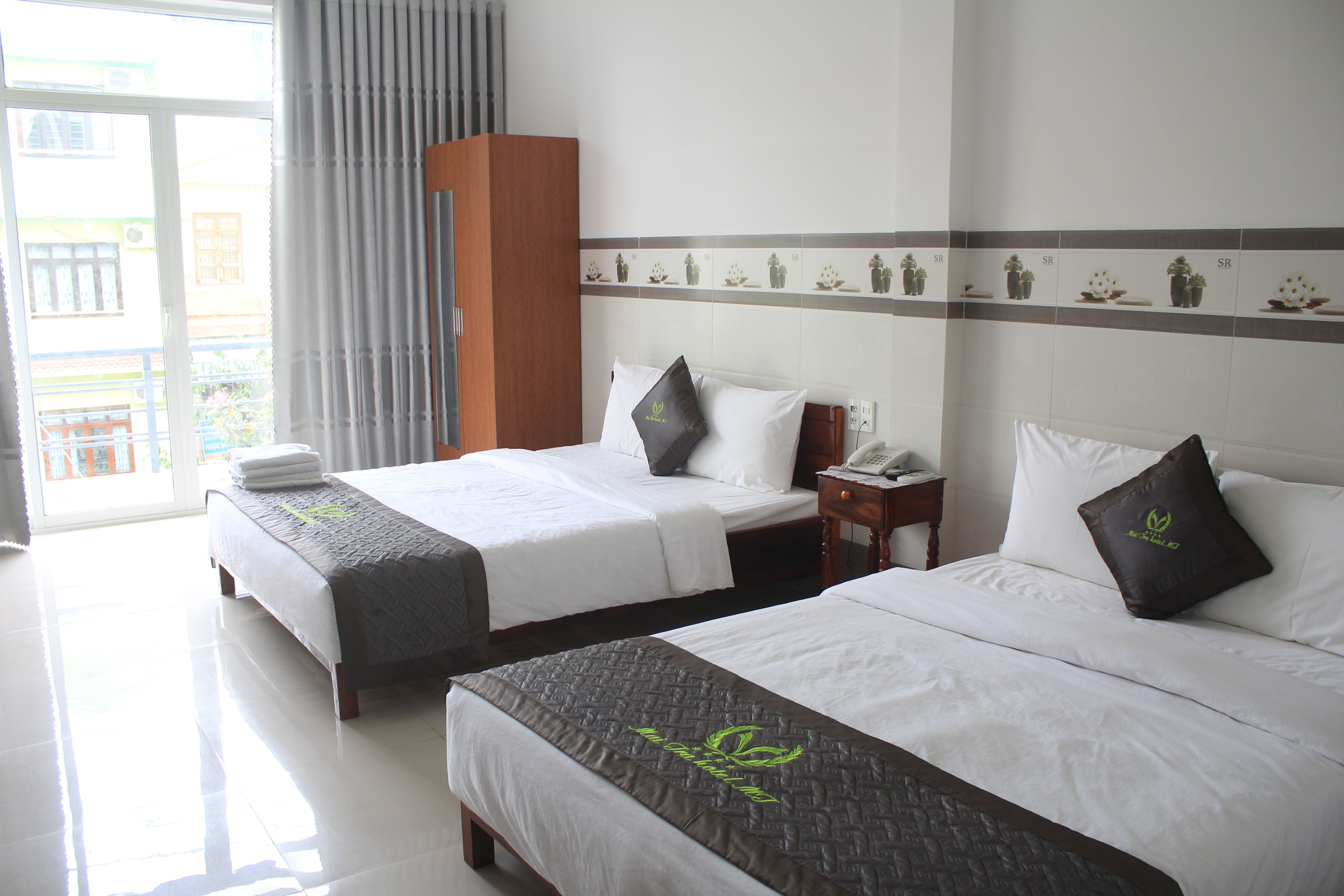 مكتب وتجهيزات عازلة للصوت ومكواة/لوح كي وواي فاي مجانًا