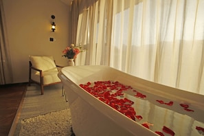 エクスクルーシブ ダブルルーム | デスク、遮光カーテン、防音設備、アイロン / アイロン台