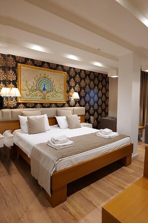 Superior Double Room | Premium bedding, desk, soundproofing, free WiFi - Hotel Queen (Farkë)