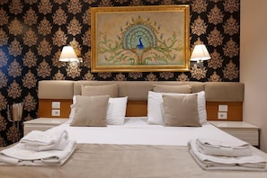 Room - Hotel Queen (Farkë)
