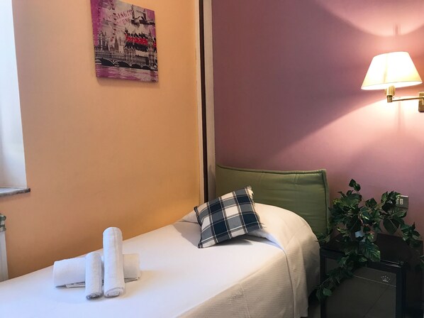 Classic Single Room | In-room safe, soundproofing, rollaway beds, free WiFi