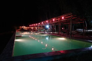 Outdoor pool - Nguyen Shack Phong Nha Eco Resort (Bo Trach)