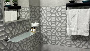 Double Room | Bathroom | Shower, free toiletries, hair dryer, slippers
