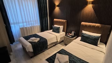 Zweibettzimmer | Schreibtisch, schallisolierte Zimmer, kostenloses WLAN