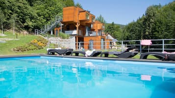 Seasonal outdoor pool, sun loungers