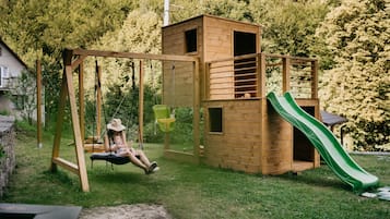 Children’s play area – outdoor