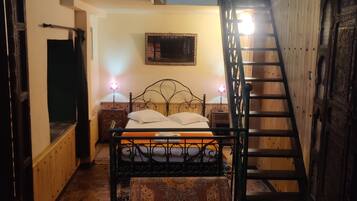 Classic Quadruple Room, Multiple Beds | Individually decorated, blackout curtains, free WiFi, bed sheets
