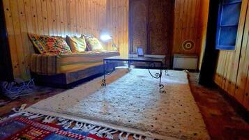 Classic Quadruple Room, Multiple Beds | Living area