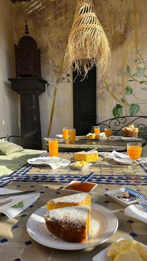 Free daily full breakfast - Riad Menthe Et Citron (Meknes)