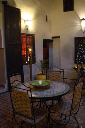 Breakfast, lunch, dinner served; local and international cuisine - Riad Menthe Et Citron (Meknes)