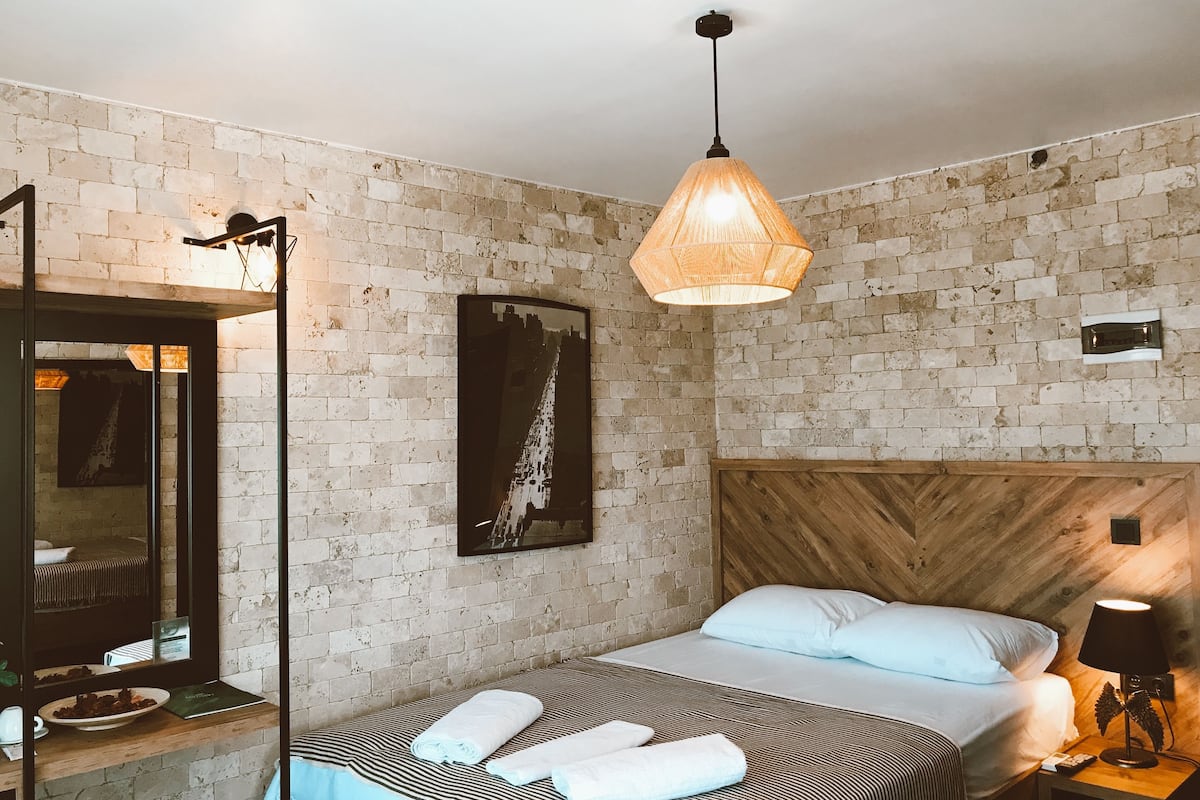 Chambre Supérieure, 1 grand lit, balcon, vue mer | Draps italiens Frette, literie de qualité supérieure