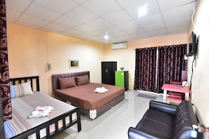 Deluxe Triple Room - Tippawan Resort (Pattaya)