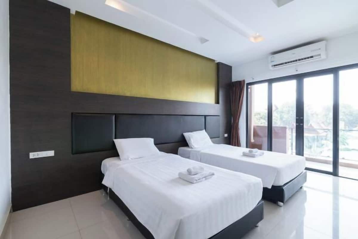 1 bedroom, in-room safe, blackout curtains, free WiFi