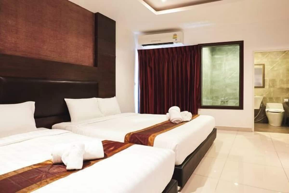 In-room safe, blackout curtains, free WiFi, bed sheets