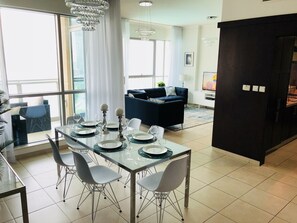 豪華公寓, 4 間臥室, 非吸煙房, 湖景 | 房內用餐