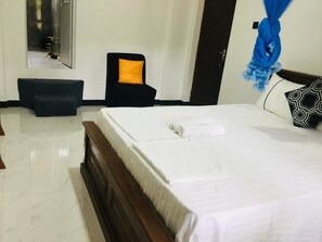 Deluxe Double Room, 1 Queen Bed, Non Smoking | Rollaway beds, free WiFi - RiverView Lodge (Kandy)