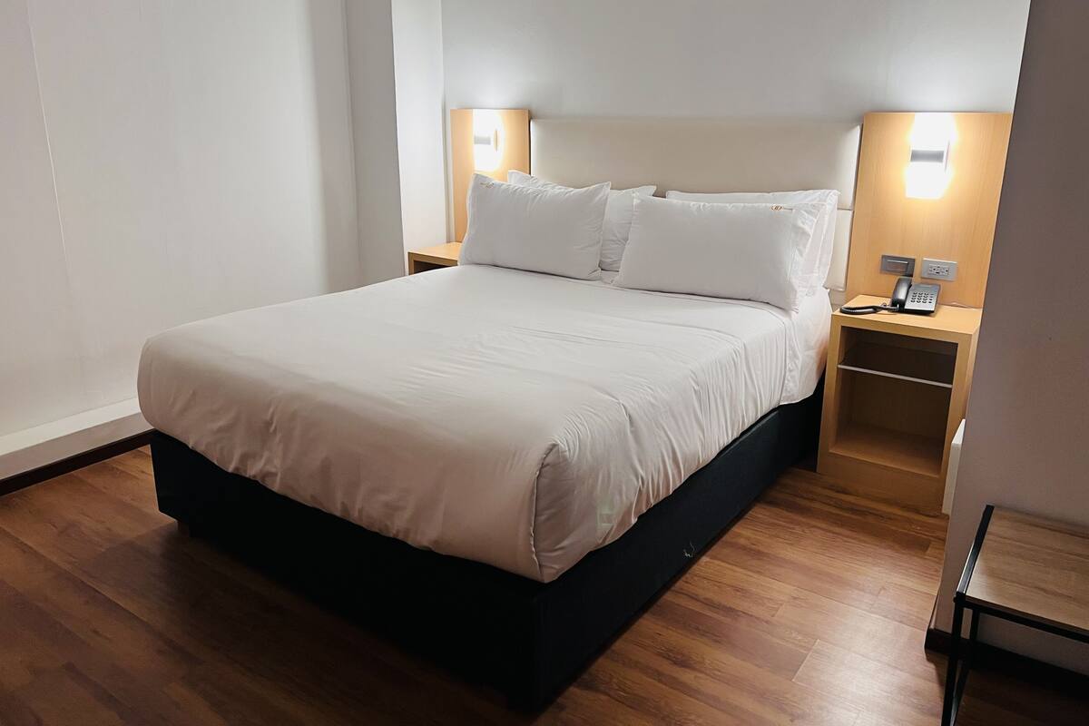Superior Room | Desk, WiFi (free), bed sheets