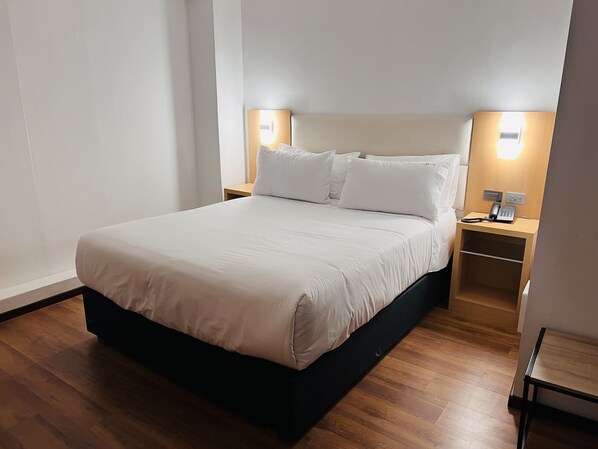 Habitación superior | Escritorio, wifi gratis, ropa de cama