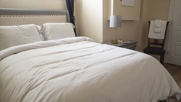 Elite Apartment, 1 Double Bed, Non Smoking | 2 bedrooms, blackout curtains, iron/ironing board, free cots/infant beds