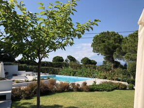 Seasonal outdoor pool, pool umbrellas, pool loungers - Pleiades Boutique Villas (Kassandra)