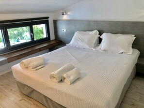 Egyptian cotton sheets, premium bedding, in-room safe - Pleiades Boutique Villas (Kassandra)