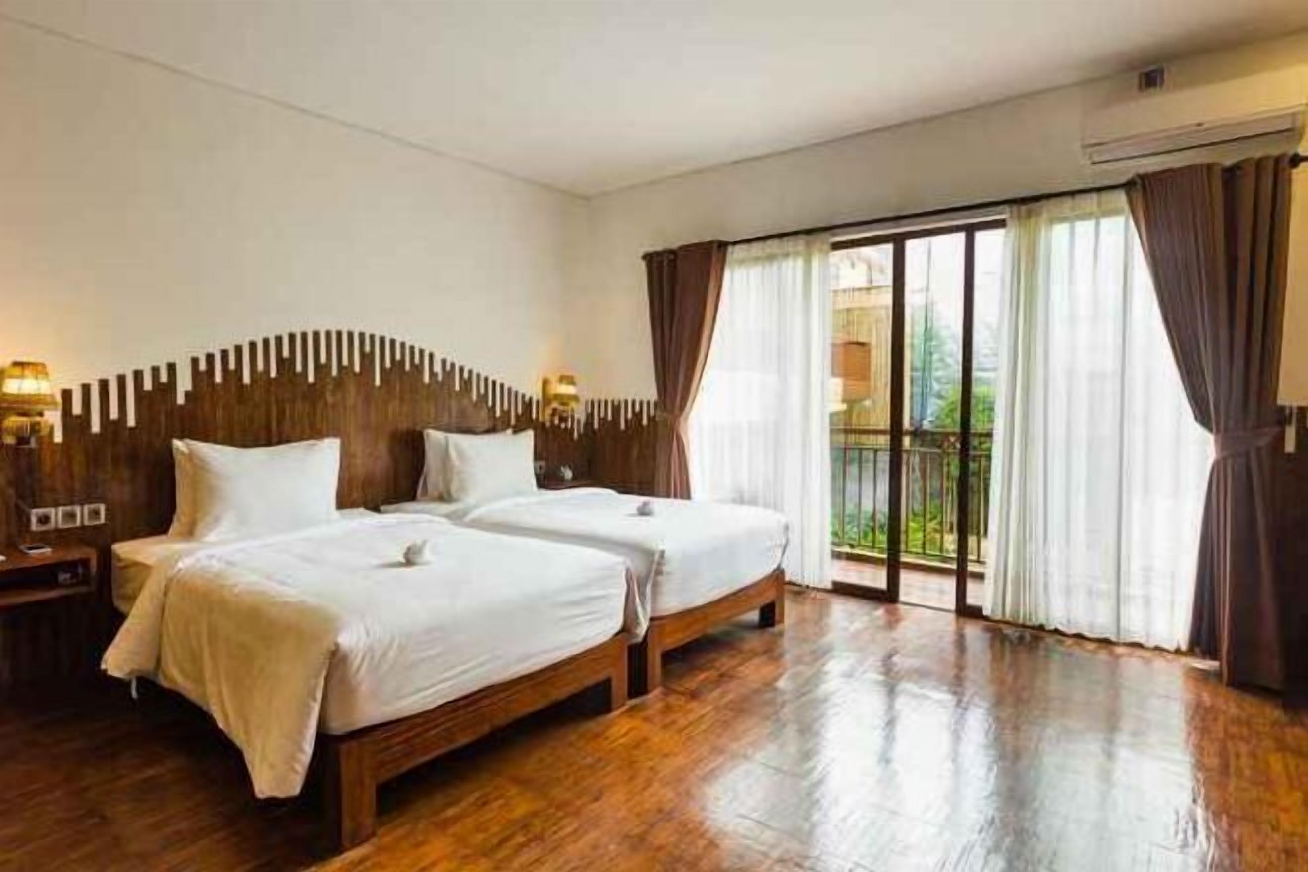 迷你吧、客房内保险箱、办公桌、隔音